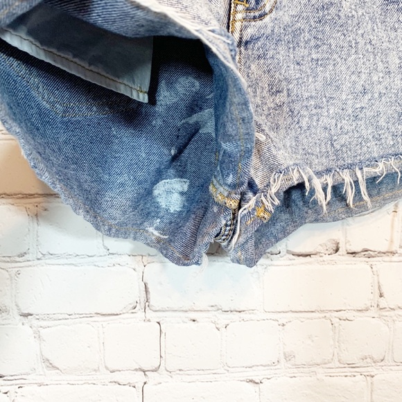 Bullhead Denim Co. Mom Short Shorts High Rise - Picture 3 of 8